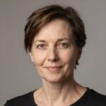 Улыбающаяся Марина Смирнова, довольный клиент сервиса мгновенных онлайн-займов до зарплаты Займ Онлайн 1
